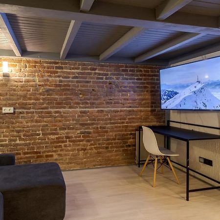 Lesi Apartment With Terrace Лвив Екстериор снимка