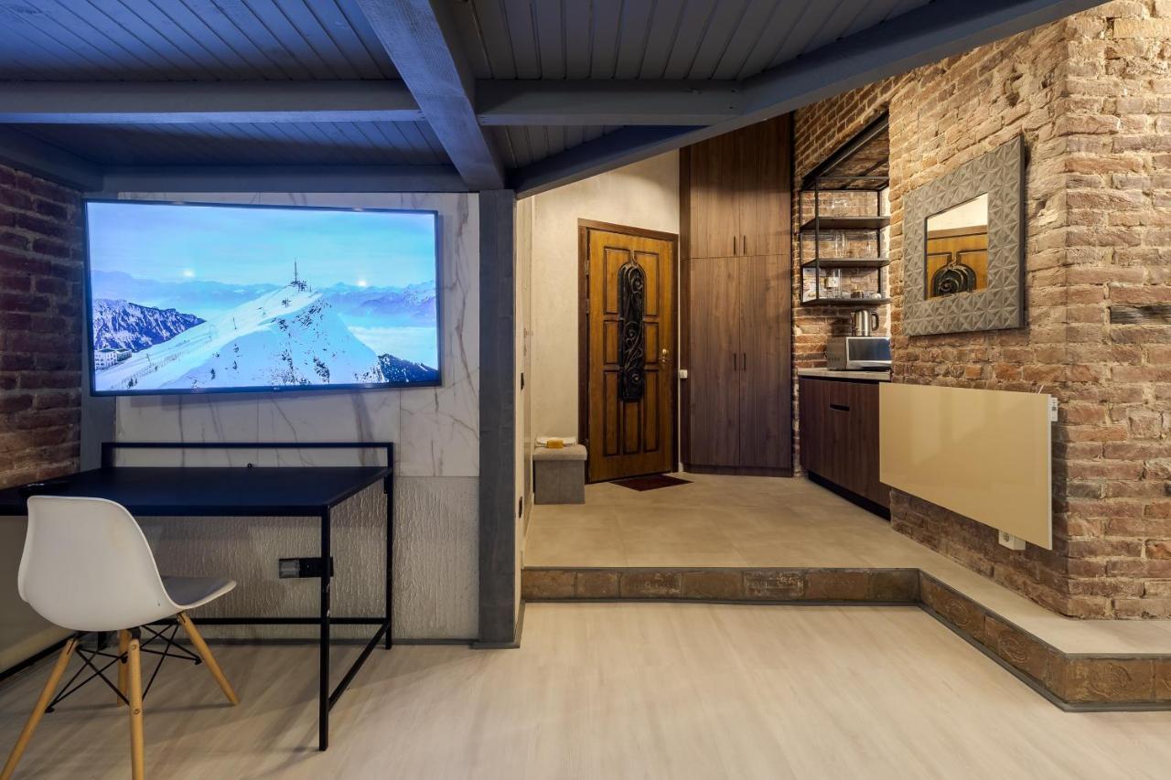 Lesi Apartment With Terrace Лвив Екстериор снимка