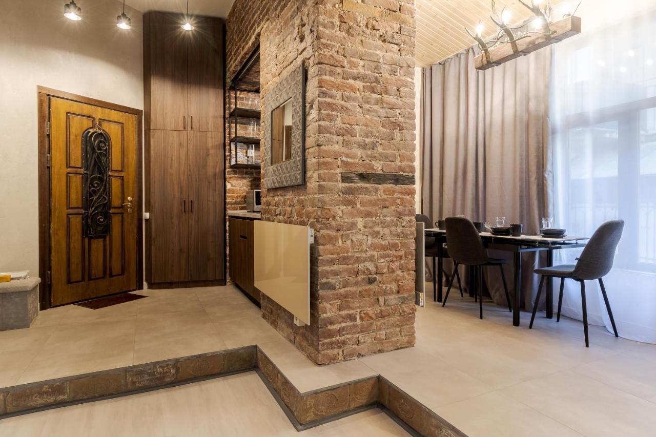 Lesi Apartment With Terrace Лвив Екстериор снимка